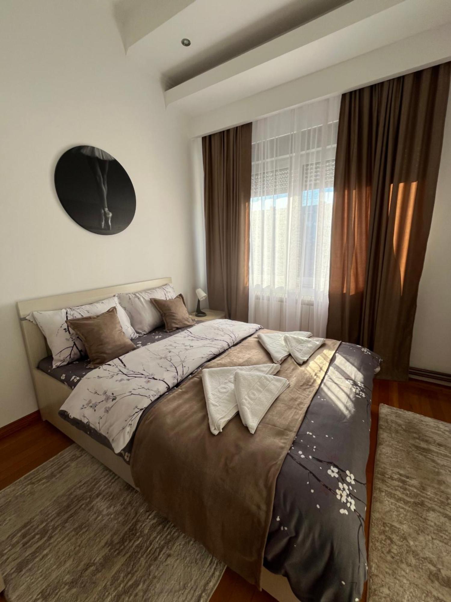 Airport Sky Apartments Lux II Beograd Eksteriør billede